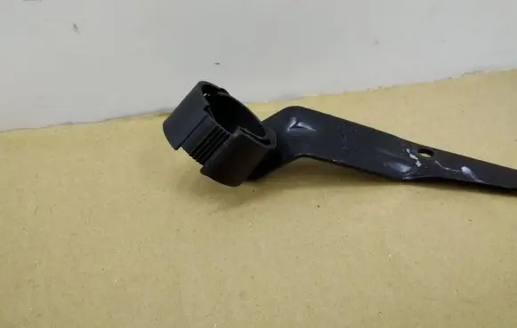 BMW 5 G30 G31 G38 Radiator mount bracket 1712-8619737 8619737