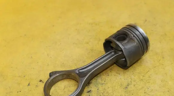Jaguar S-Type Piston with connecting rod