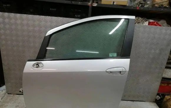 Fiat Grande Punto Front door