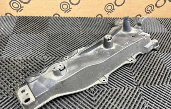Volvo XC90 Fender mounting bracket 31391778