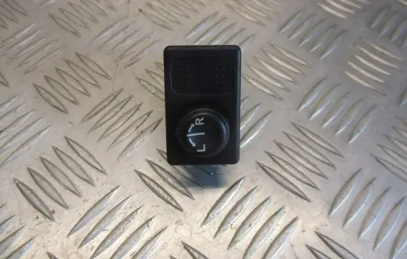 Nissan Primera Wing mirror switch