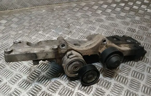 Land Rover Freelander 2 - LR2 Generator/alternator bracket 9661310080