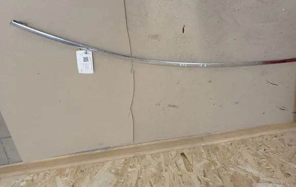 Toyota Avensis T270 Front door glass trim molding