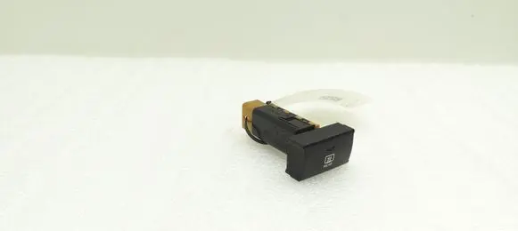 Hyundai Santa Fe Windscreen/window heater switch 621W05010 202002962