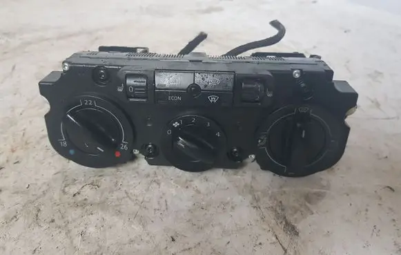 Volkswagen PASSAT B6 Climate control unit