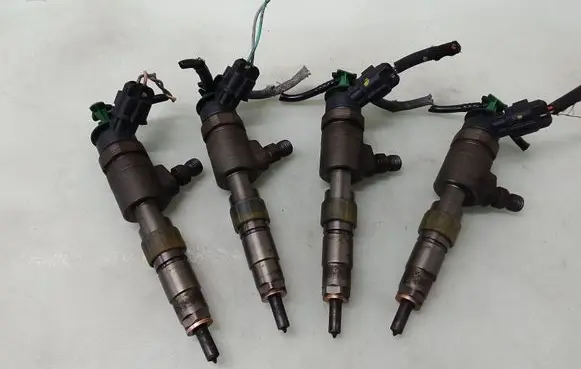 Peugeot 308 Fuel injectors set 0445110340