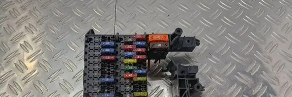Mercedes-Benz E W210 Fuse box set 2105453340