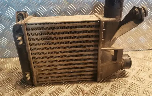 BMW 7 E38 Intercooler radiator 2246031