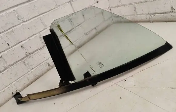 Renault Megane I Front triangle window/glass G7700848396