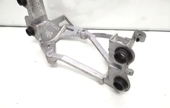 Polestar 2 A/C compressor mount bracket Ad6tp