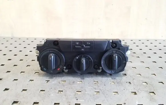 Skoda Octavia Mk2 (1Z) Climate control unit
