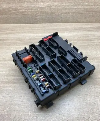 Opel Signum Fuse module 13112913