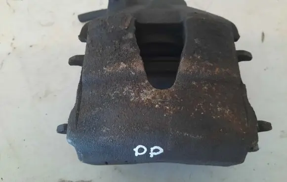 Volkswagen Polo IV 9N3 Front brake caliper