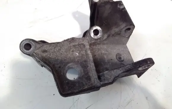 Volvo S80 Engine mounting bracket 6G926P096