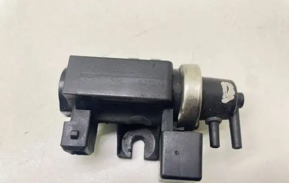 BMW 7 E65 E66 Turbo solenoid valve 72279600 02T239