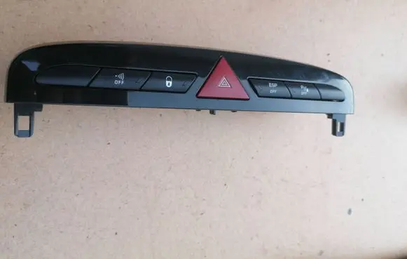 Peugeot 308 Hazard light switch 706380