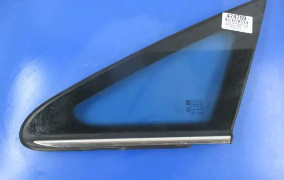 Opel Zafira B Front door vent window glass four-door 