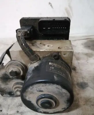 Volkswagen Golf IV ABS Pump 1J0907379G