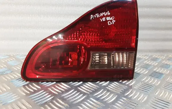 Toyota Avensis Verso Tailgate rear/tail lights