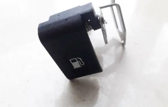 Honda CR-V Fuel tank opening switch 