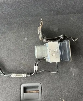Land Rover Range Rover Velar ABS pump bracket GX732C325DD 010712 J8A214F447