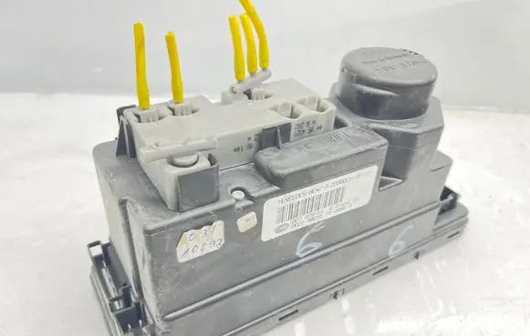 Mercedes-Benz C W202 Central locking vacuum pump 2088001148