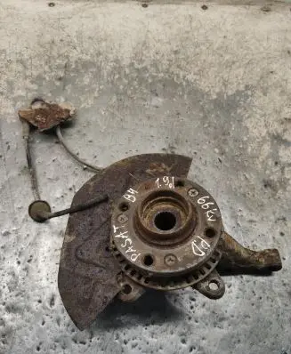 Volkswagen PASSAT B4 Front wheel hub