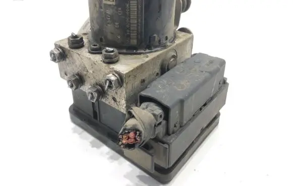 Volkswagen Golf V ABS Pump 
