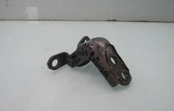 Nissan Qashqai J12 Front door lower hinge 