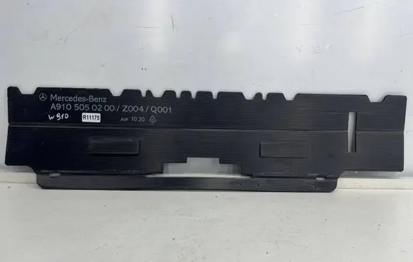 Mercedes-Benz Sprinter W907 W910 Radiator trim a9105050200