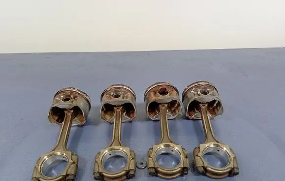 Suzuki Swift I Piston 
