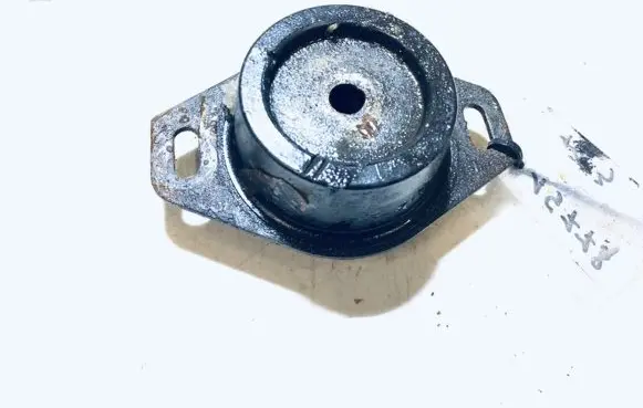 Peugeot 307 Engine mount bracket