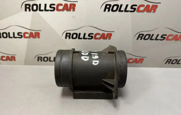 Volkswagen PASSAT B4 Mass air flow meter 71822151