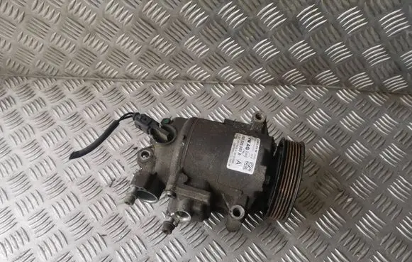 Volkswagen Golf V Air conditioning (A/C) compressor (pump) 5N0820803A