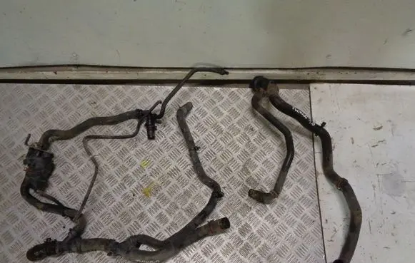 Engine coolant pipe/hose