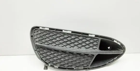 Mercedes-Benz E W212 Front bumper lower grill A2128852722 A2128851922