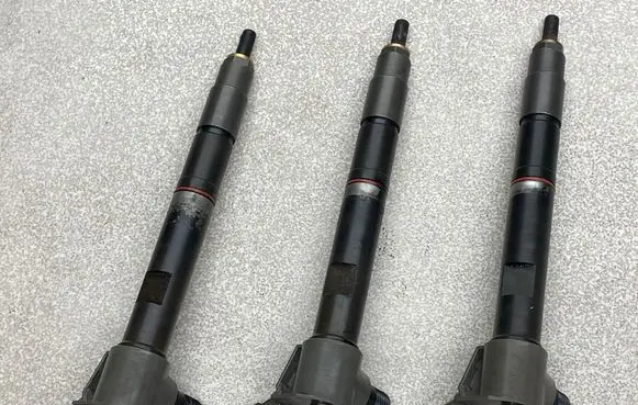 Opel Insignia B Fuel injector 55490361