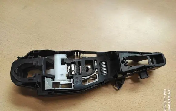 Rear door exterior handle/bracket