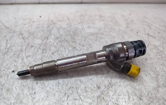 BMW X4 F26 Fuel injector 0445110570