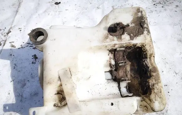 Windshield washer fluid reservoir/tank