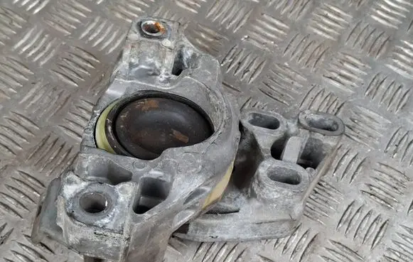 Mercedes-Benz B W246 W242 Engine mount bracket A24624006