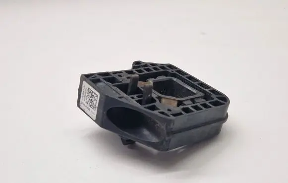 BMW X3 G01 Radiator mount bracket 8642754