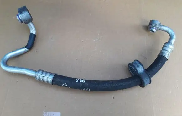 Volkswagen PASSAT B5.5 Air conditioning (A/C) pipe/hose 3B0260704N