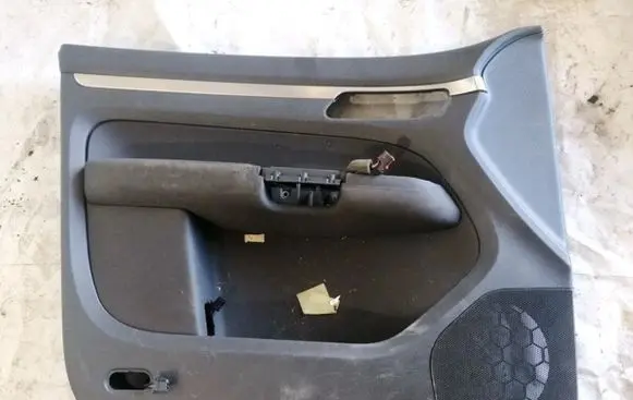 Volkswagen Touran I Front door card panel trim 1T1867011