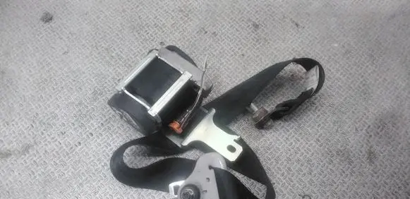 Mazda 3 I Front seatbelt 0435184