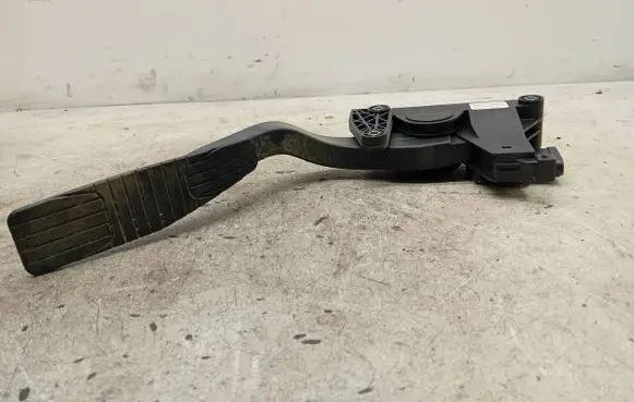 Opel Antara Accelerator throttle pedal 96625893 J07A130108