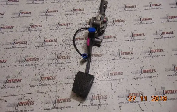 Lexus IS 220D-250-350 Brake pedal