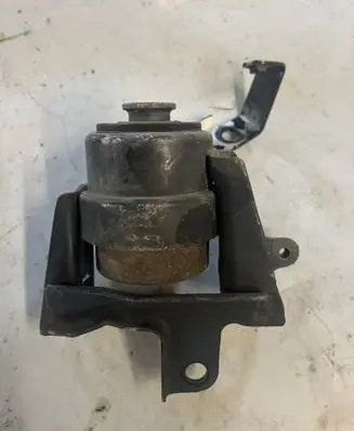 Engine mount bracket