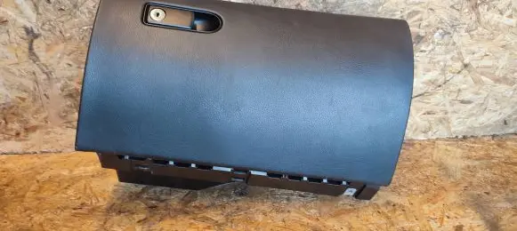 Mercedes-Benz C W205 Glove box A2056800091 0040644 20140523F044