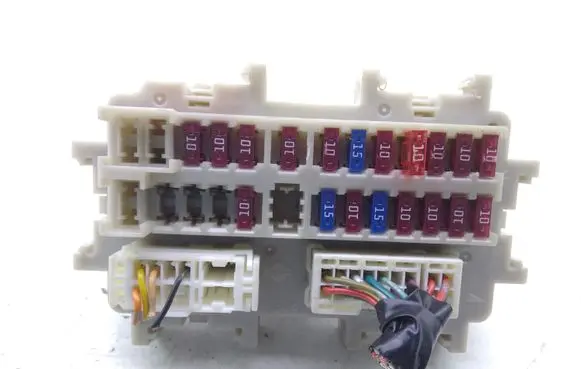 Nissan Pathfinder R51 Fuse module